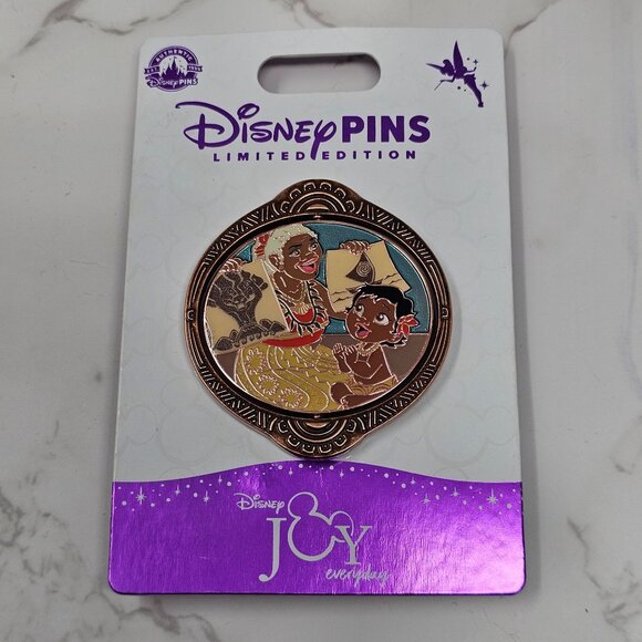 Disney D23 Expo 2024 Moana With Family Spinner Limited Edition LE 1000 Pin - Picture 4 of 4
